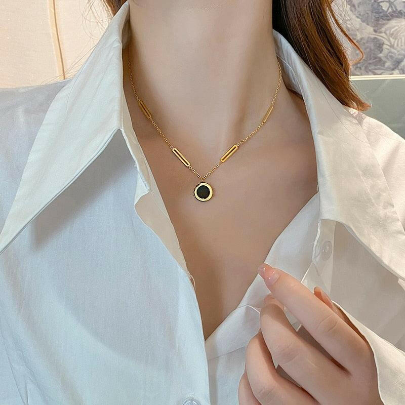 Sleek Round Pendant Necklace - The Nichole Collection